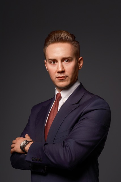 Damian Dąbrowski — portret premium, agent nieruchomości Białystok